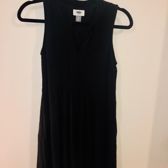 Sleeveless Pintuck Black Dress - Picture 2 of 4
